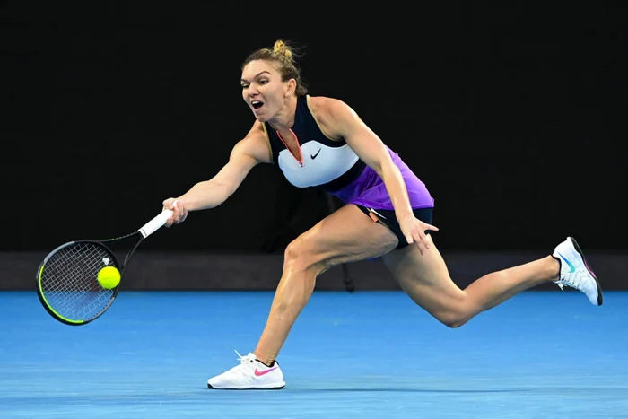 Meciul dintre Simona Halep si australianca Lizette Cabrera de la Australian Open a fost câştigat de româncă FOTO EPA-EFE / Dave Hunt