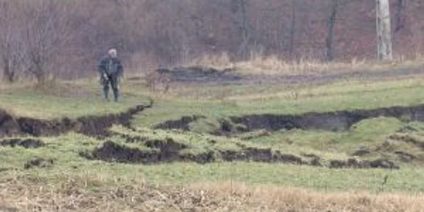  Râmnicu Vâlcea: Teren distrus de alunecari