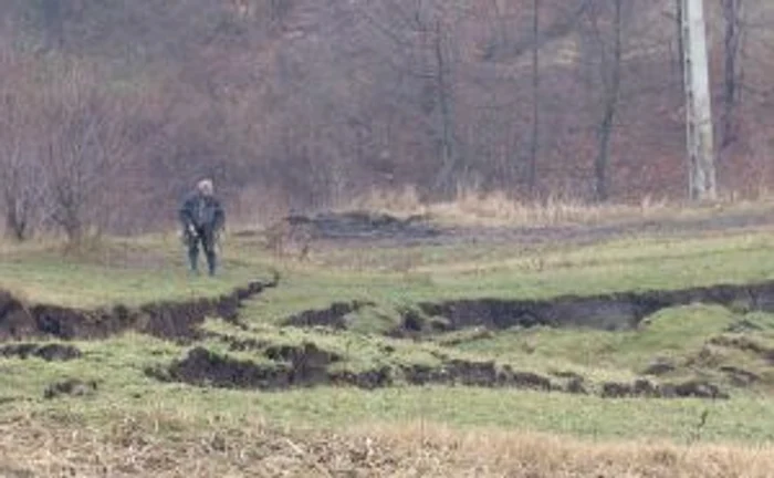 Râmnicu Vâlcea: Teren distrus de alunecari