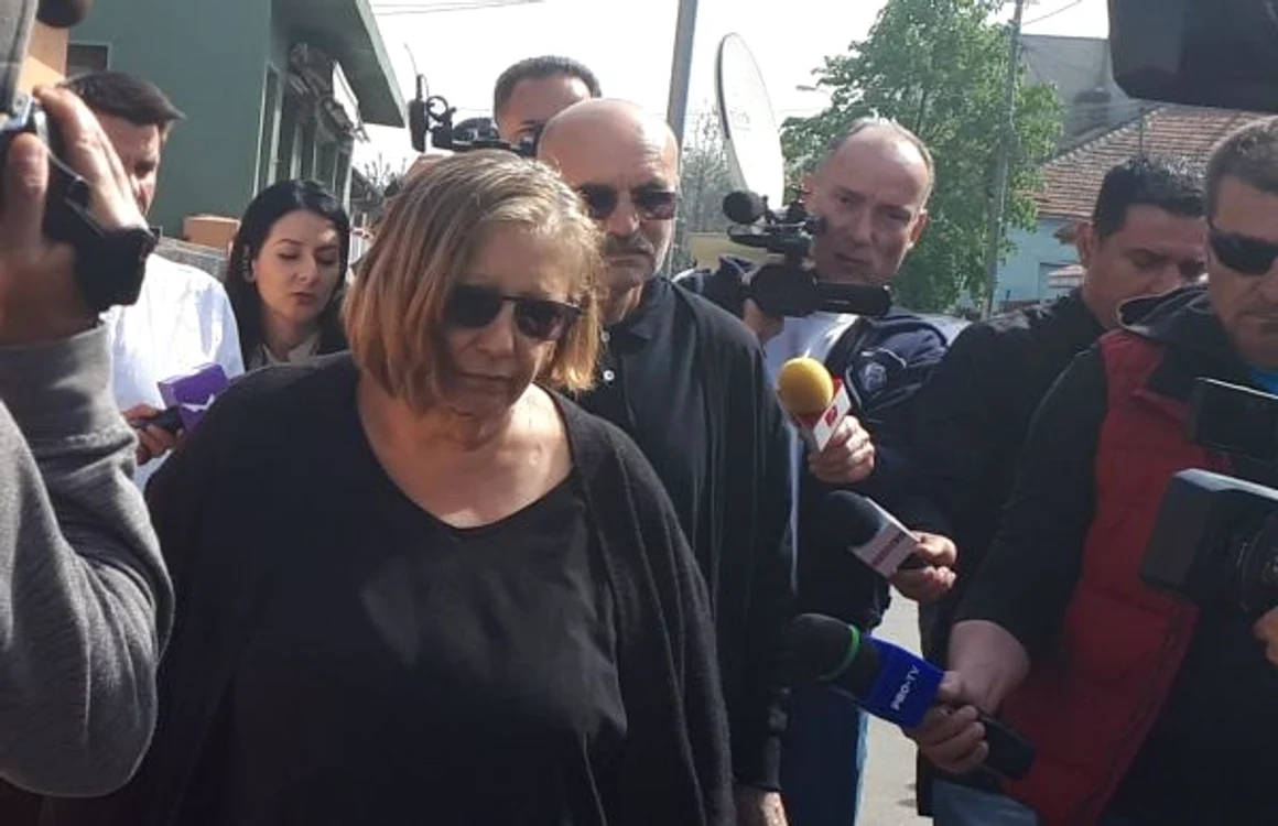 Mama lui Razvan Ciobanu la morga din Constanta FOTO Mariana Iancu