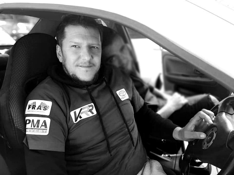 A murit Cornel Zamfirescu. Pilotul de motorsport a devenit celebru pentru cursele de raliu pe zăpadă cu Dacia 1310