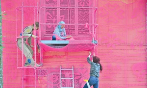 Toate faţadele au fost acoperite cu modele florale şi geometrice jpeg