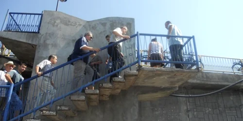 Scările care duc la Târgul de la Goranu prezintă pericol de accidentare