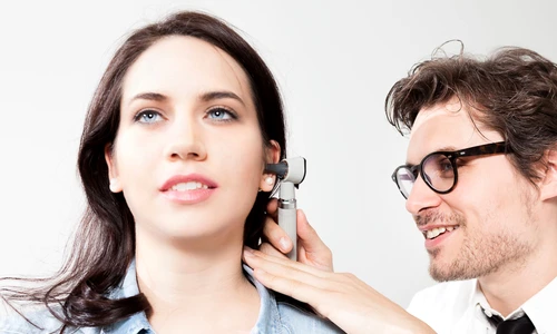 cerumen urechi ceara shutterstock 504644287 jpg