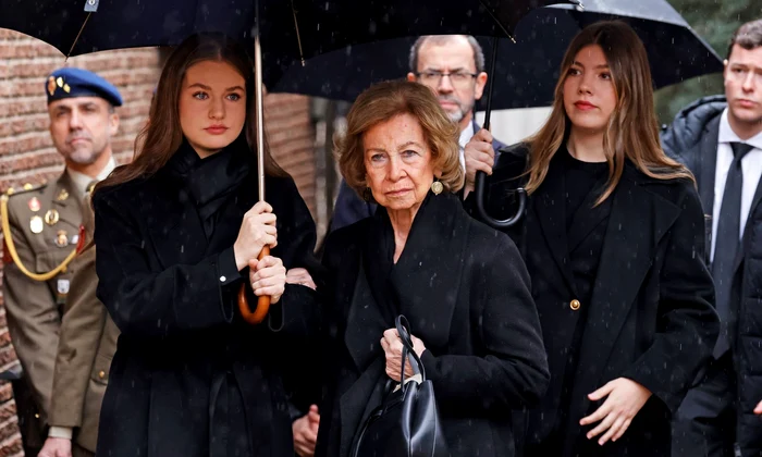 Regina Sofia cu nepoatele Leonor și Sofia GettyImages 2256718888 jpg