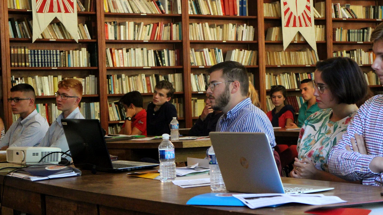Cultura şi intelectualii în maşina de tocat idei jpeg