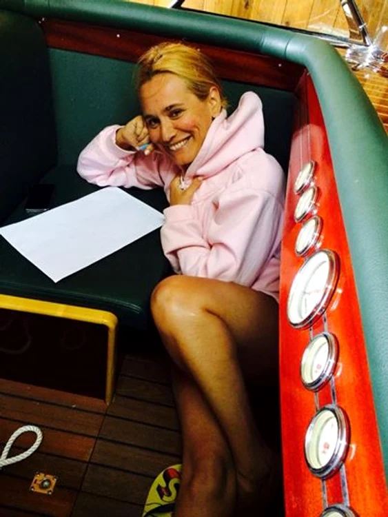 Andreea Esca, mai mult dezgolită