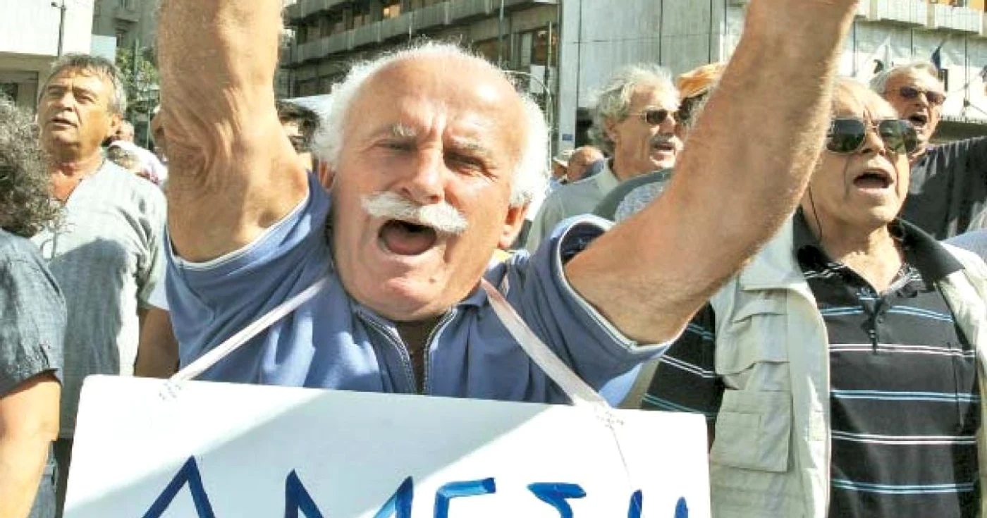 Pensionarii greci au acceptat cu greu programele  de austeritate, dar acestea vor continua  
