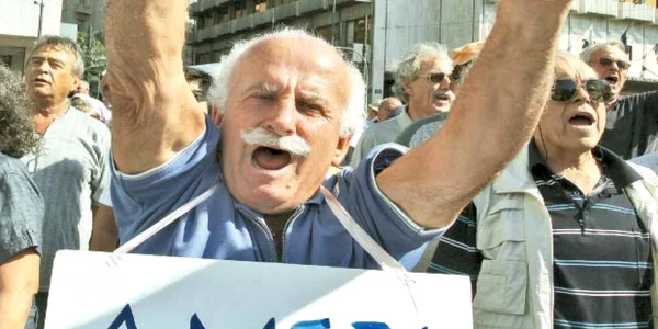 Pensionarii greci au acceptat cu greu programele de austeritate, dar acestea vor continua