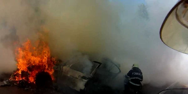 Masina incendiata