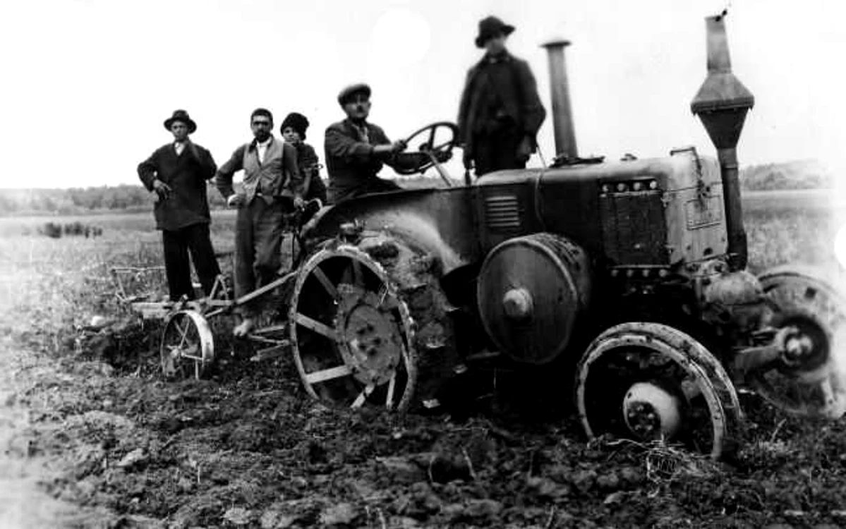 În Bărăgan, în 23 martie 1945, comuniştii au confiscat 100 de tractoare Lanz-Bulldog Foto:MNA