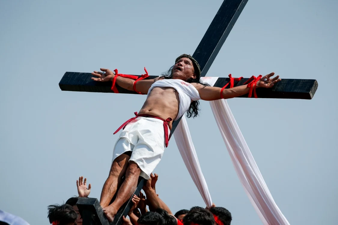 Ceremonie de crucificare în satul San Pedro Cutud, provincia Pampanga FOTO EPA-EFE