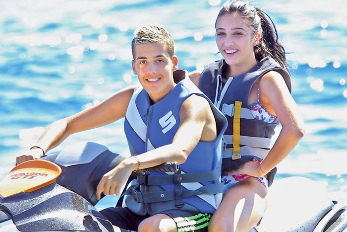 Lourdes (16 ani) împreună cu prietenul