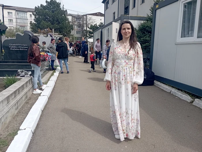 Preoteasa Ana-Maria Macuc în fața centrelor de donații FOTO Cosmin Zamfirache