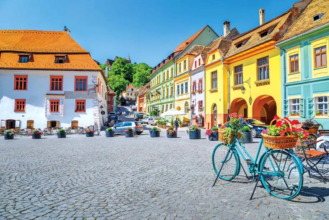 România. Sighişoara, din judeţul Mureş, a fost atestat din 1191 şi este inclus în topul celor mai colorate localităţi ale planetei