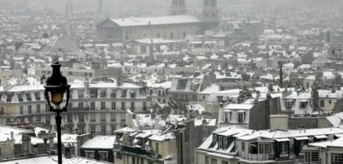 Parisul a fost complet acoperit de zăpadă în ultimele zile