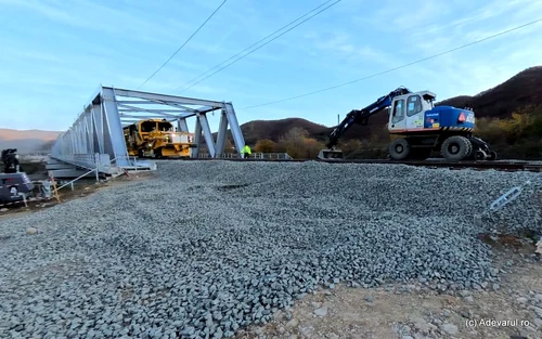 Calea ferată Simeria Arad la Brănișca și podurile peste Mureș  Foto Daniel Guță ADEVĂRUL (40) jpg