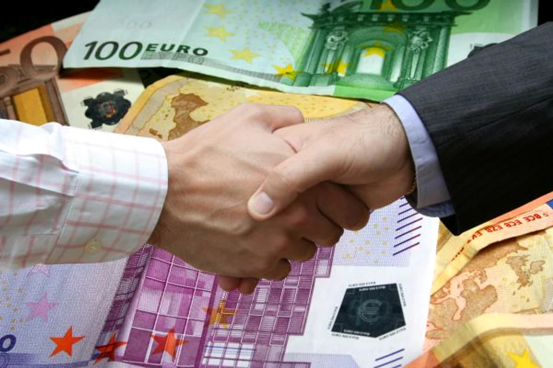 
    Nu retrage numerar de pe cardul de credit! Acesta se foloseşte doar la cumpărături  