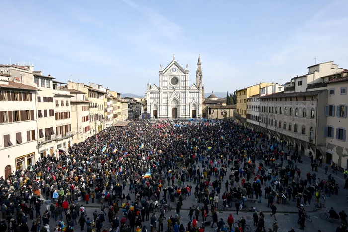La Florența, Zelenski s-a adresat miilor de oameni strânși în Piazza Santa Croce. Foto: Epa-Efe