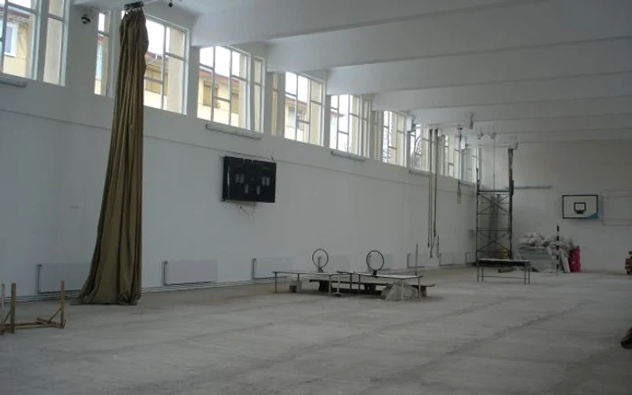 Investiţia de la sala de sport a fost stopată anul trecut din lipsa banilor 