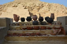 Vase folosite în atelierul subteran de îmbălsămare de la Saqqara (© M. Abdelghaffar / Saqqara Saite Tombs Project, University of Tübingen)