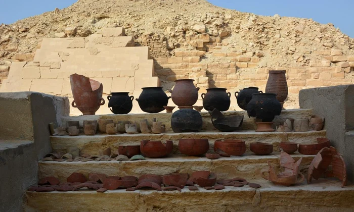 Vase folosite în atelierul subteran de îmbălsămare de la Saqqara (© M. Abdelghaffar / Saqqara Saite Tombs Project, University of Tübingen)