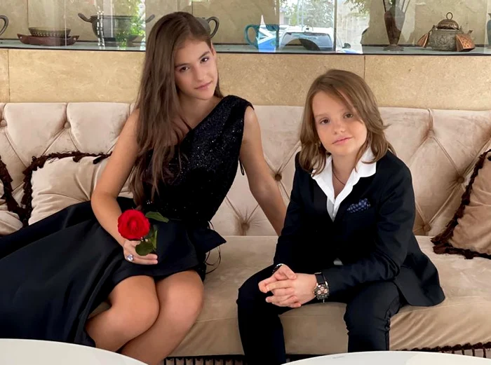 Cei doi interpretează melodia   „You Are The Reason”,   pentru care au filmat și un clip