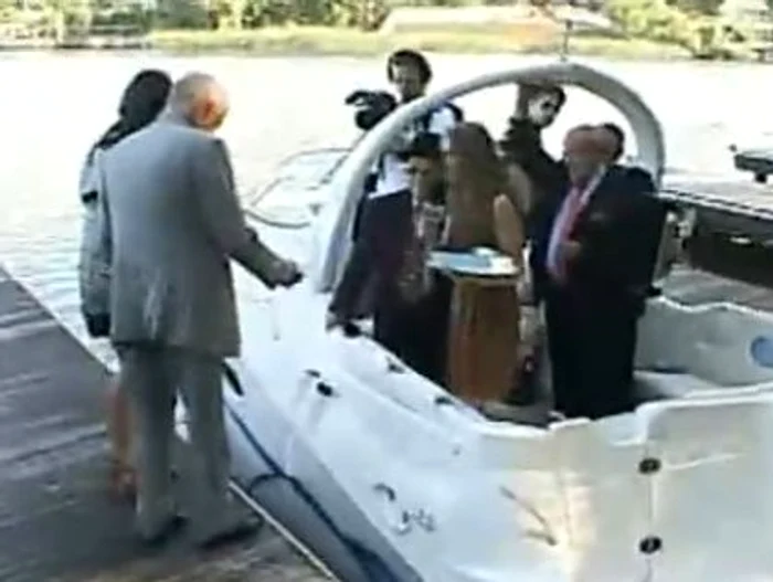 Ce surpriză de ziua ta, Irinel! FOTO: Acces Direct