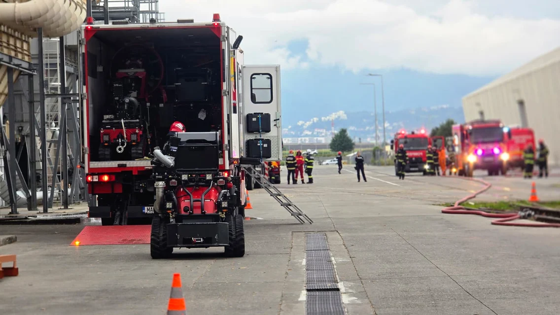 Incendiu la o fabrică de lemne FOTO ISU Brașov