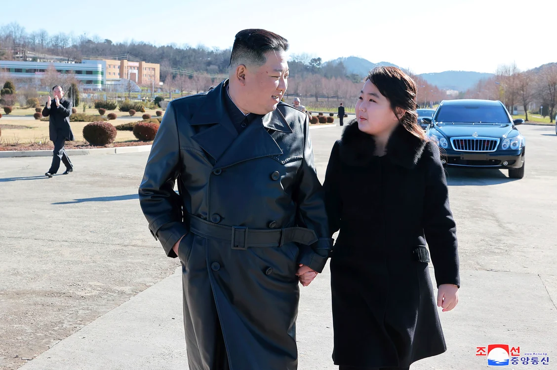 Kim Jong Un și fiica sa, Kim Ja Ae FOTO Profimedia