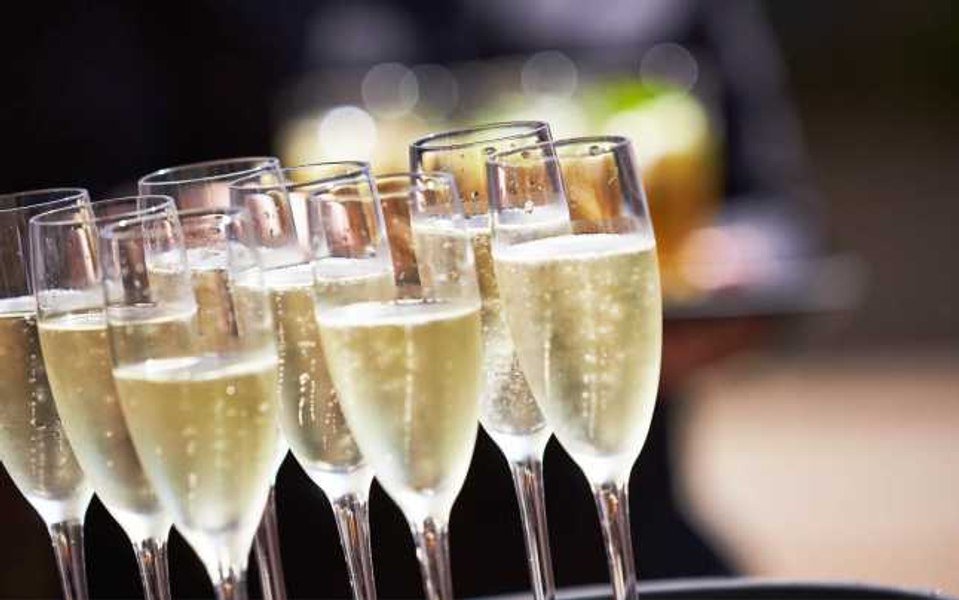 Căldura schimbă șampania franțuzească. Producătorii au primit voie să crească temporar concentrația de alcool