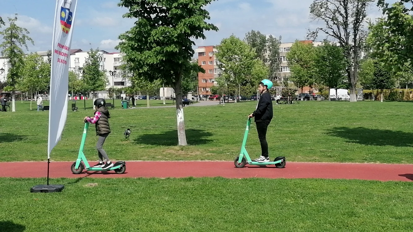 Trotinetele electrice au fost „încercate” în Parcul Tinetretului, folosindu-le și copiii sub 14 ani 
