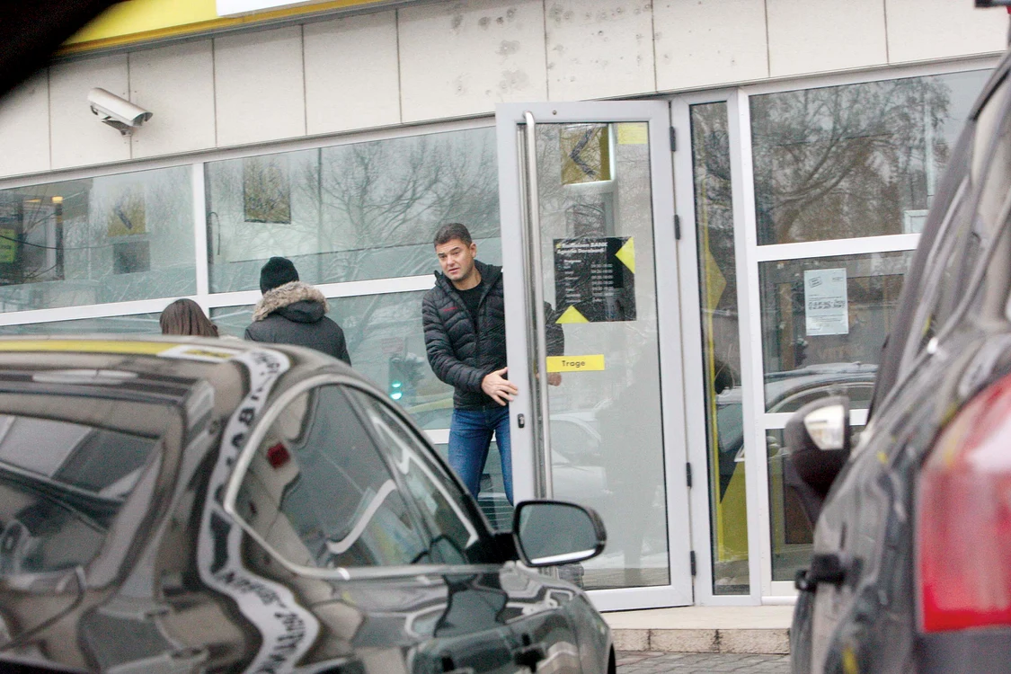 Cristian Boureanu s-a aprovizionat mai întâi cu bani de la bancomat, apoi a gonit spre mall