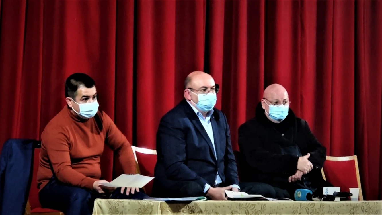 CJ Argeş, învins de valul de simpatie faţă de Constantin Cotimanis. Actorul rămâne la conducerea Teatrului Alexandru Davila