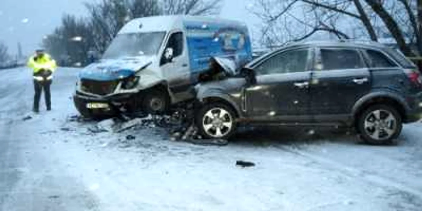 Accidentul a fost cauzat de o depăşire neregulamentară.