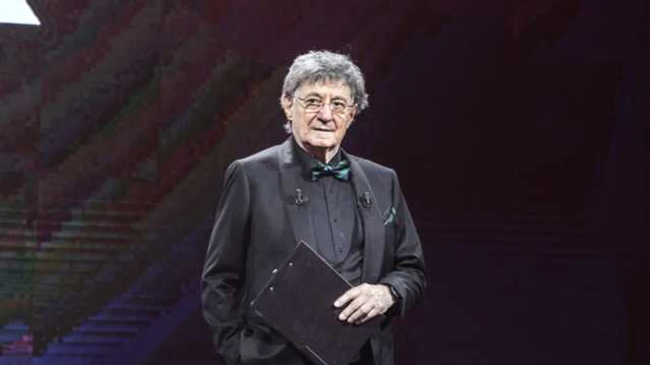 Ion Caramitru e directorul Teatrului Naţional Bucureşti.
