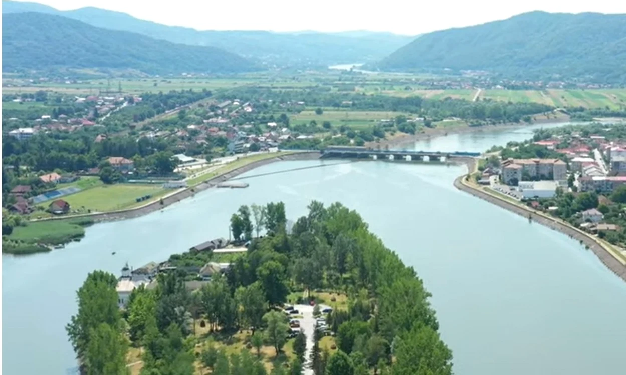 Barajul pe Olt din Călimăneşti - Vâlcea - în amonte Foto captură video
