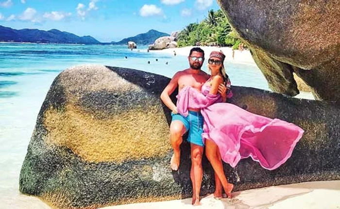 Denisa și Mircea s-au pozat în ipostaze romantice