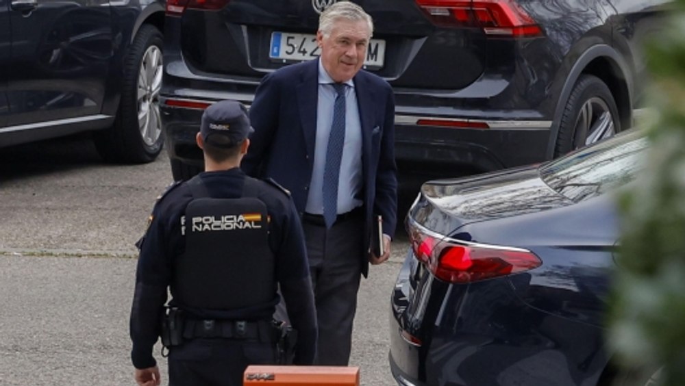 Carlo Ancelotti s-a prezentat de mână cu soția, fiul și cu avocatul la tribunalul din Madrid