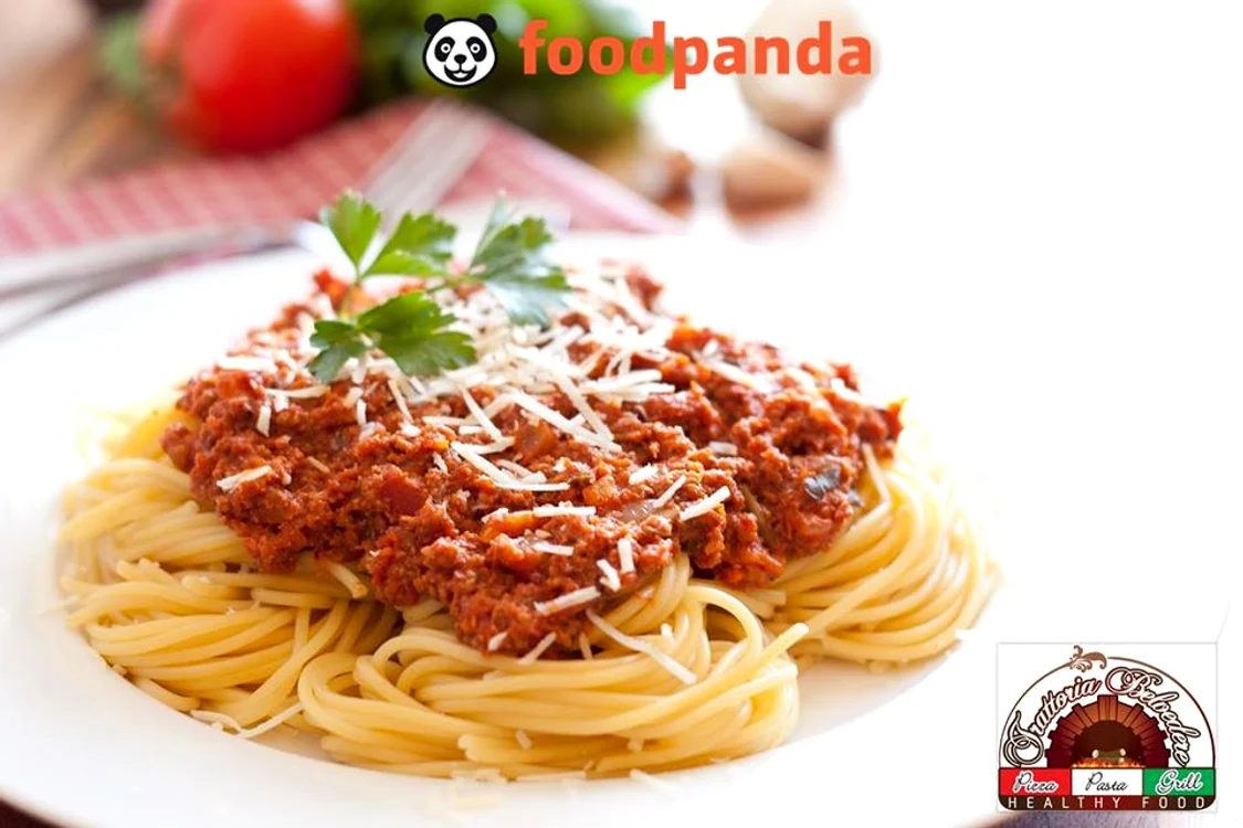 
    Romanii sunt si ei mari mancatori de paste, dar preferatele sunt spaghetele  