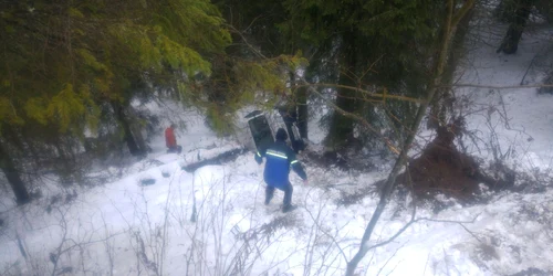 masina rasturnata in rapa