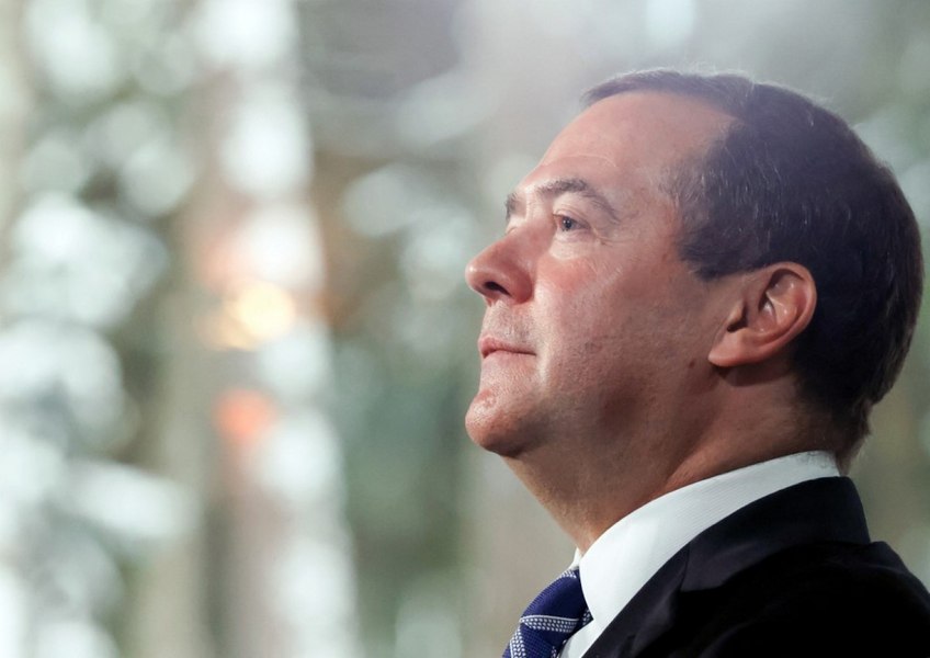 Dmitri Medvedev râde de planurile lui Donald Trump, pe care le consideră „exagerate și total irealizabile”. „Prostia triumfă întotdeauna”