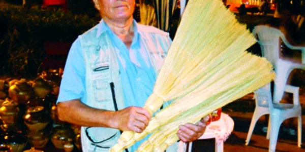 Neamţ: Neculae Gogu: De-o viaţă printre mături (PORTRET)