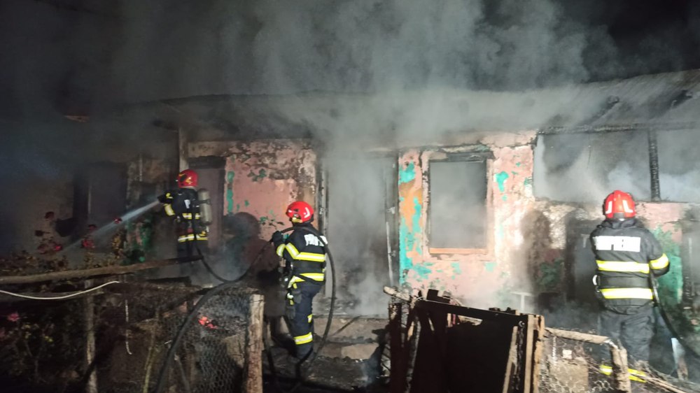Tragedie în Vaslui. Un copil de 10 ani și bunica lui au murit după ce casa le-a luat foc