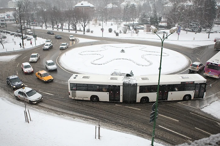 Braşov: Circulaţia rutieră se desfăşoară cu dificultate   Foto: Bogdan Crăciun