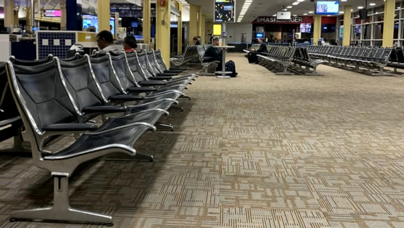 Aeroportul era aproape gol