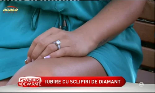 Acesta este inelul de logodnă al Ralucăi, bătut în diamante (captură: Acasă TV) jpeg