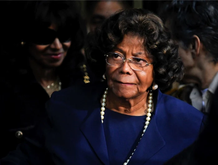 40 de miliarde de dolari este suma pe care Katherine Jackson o cere membrilor AEG Live pentru că l-au angajat pe medicul Conrad Murray să-l îngrijească pe artist