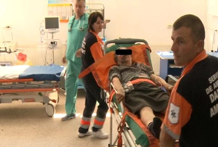 
    Bătrâna a ajuns la spital după noaptea de dezmăţ (Foto: adevarul.ro)  