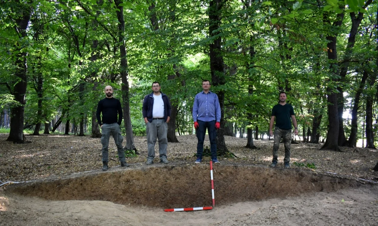 Echipa de arheologi care a făcut descoperirea FOTO Vasile Diaconu